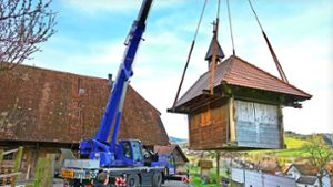 Kraneinsatz in Schuttertal: Warum die Hofkapelle am Sägerhof versetzt werden musste
