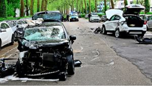 Der Citroën-Kleinwagen  war nach dem Unfall ebenso ein Totalschaden wie der weiße BMW X4. Nach dem Zusammenstoß blieben die Autos entgegen ihrer ursprünglichen Fahrtrichtung stehen. Foto: Wendling/Bender